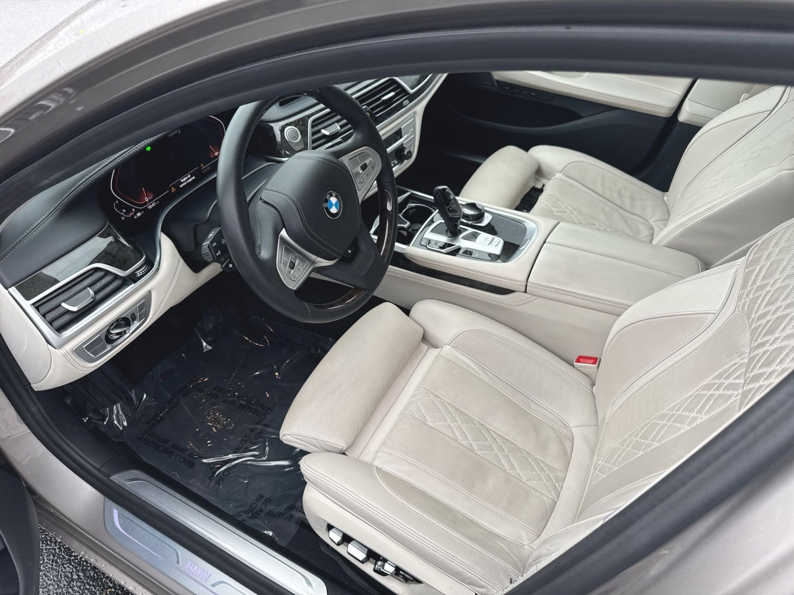 Used 2021 BMW 750i xDrive w/ Executive Package image 10