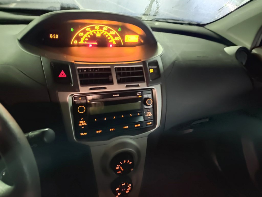 Used 2010 Toyota Yaris 4-Door Hatchback w/ PWR Pkg w/Steel Wheels FWD image 11
