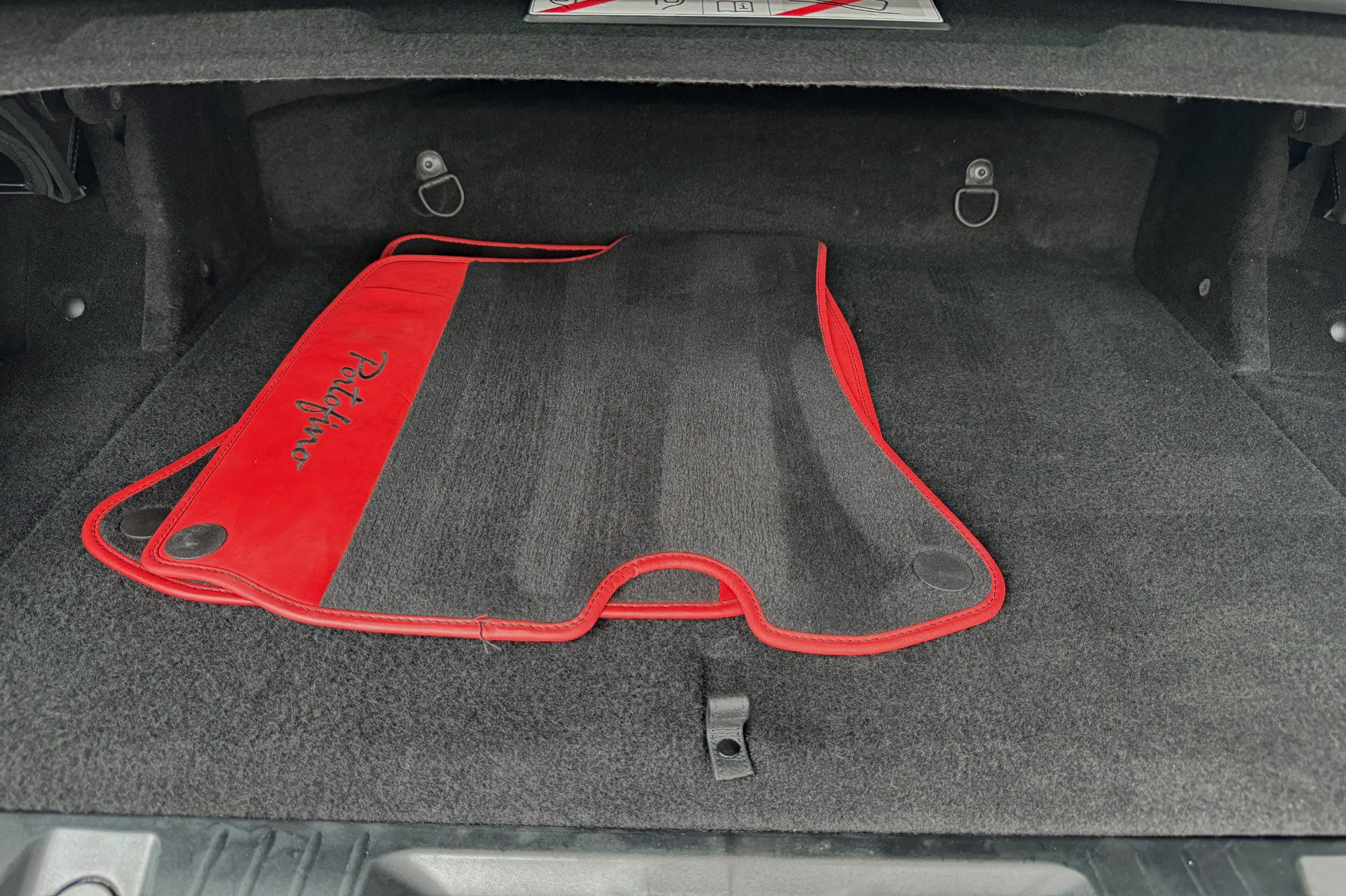 Used 2020 Ferrari Portofino RWD image 19