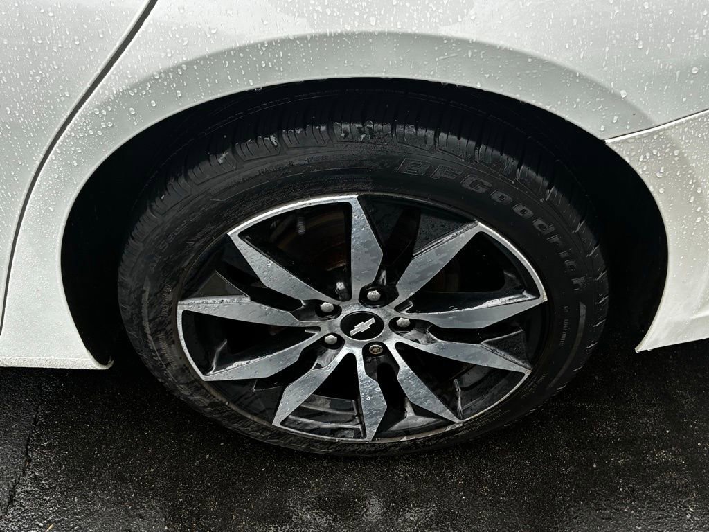 Used 2017 Chevrolet Malibu LT w/ Leather Package image 17