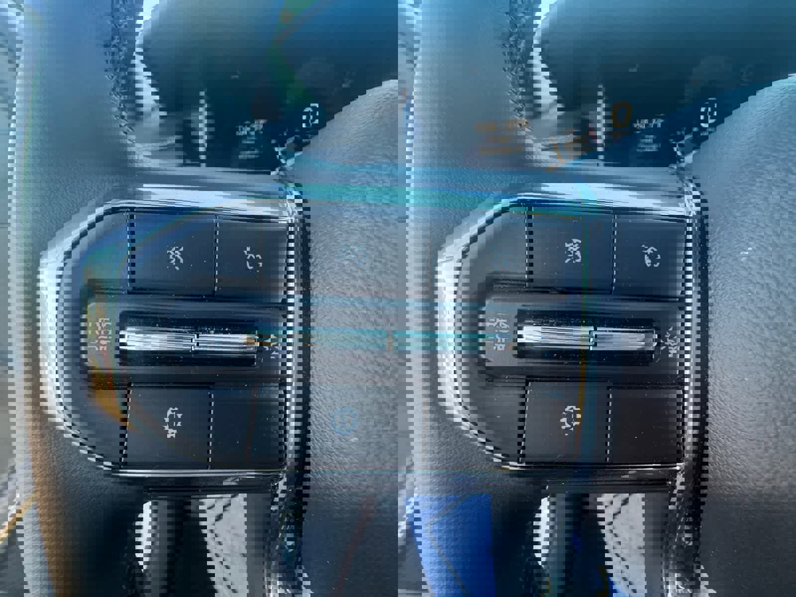 Used 2025 GMC Acadia Elevation image 22