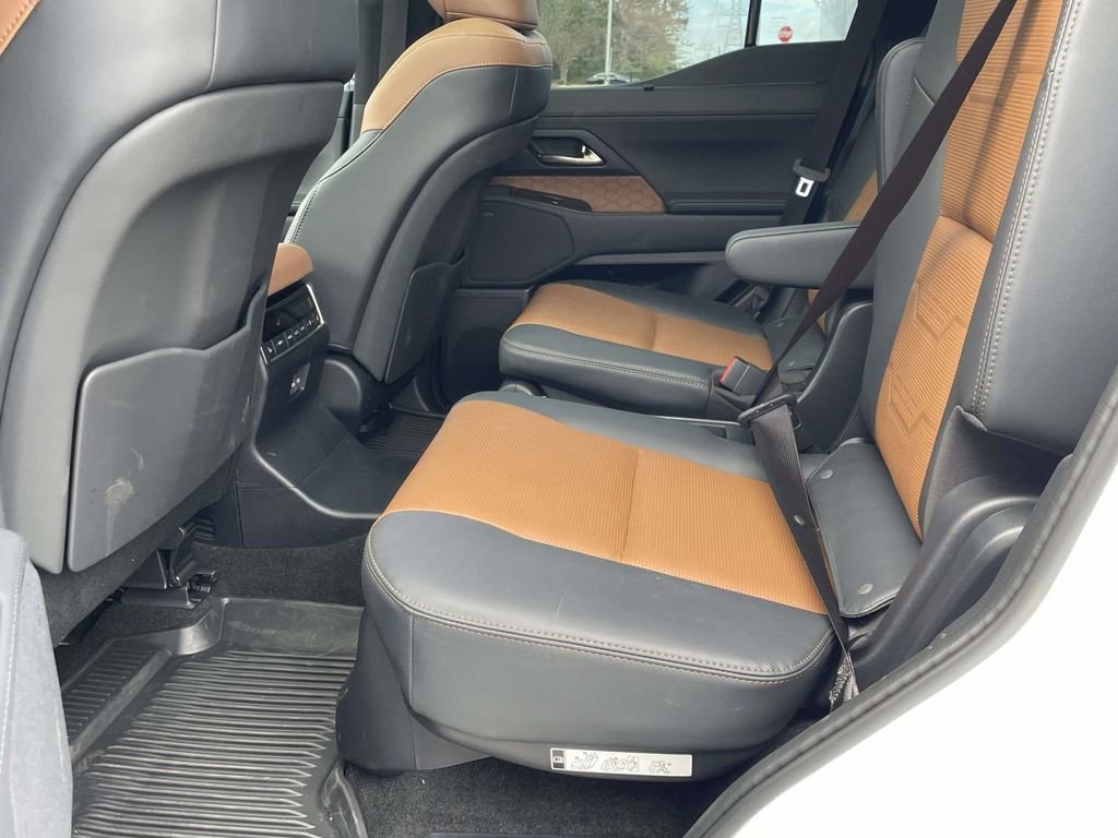 Used 2025 Lexus GX 550 w/ Accessory Package (2T) image 13