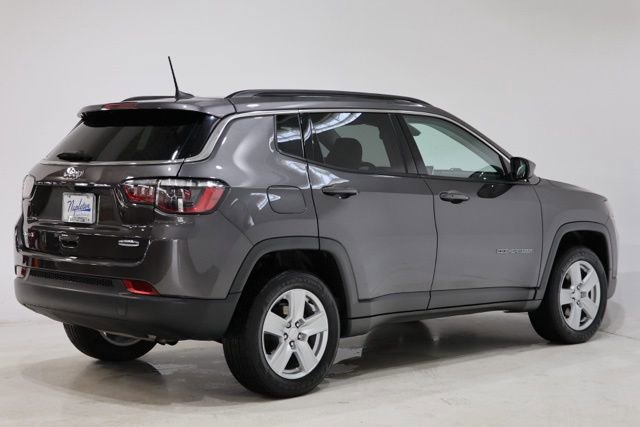 Used 2022 Jeep Compass Latitude w/ Sun and Sound Group AWD/4WD image 7