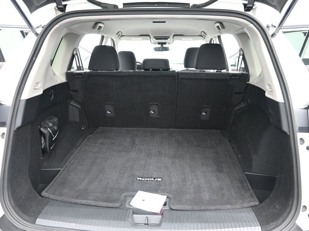 Used 2022 Nissan Rogue SV image 11