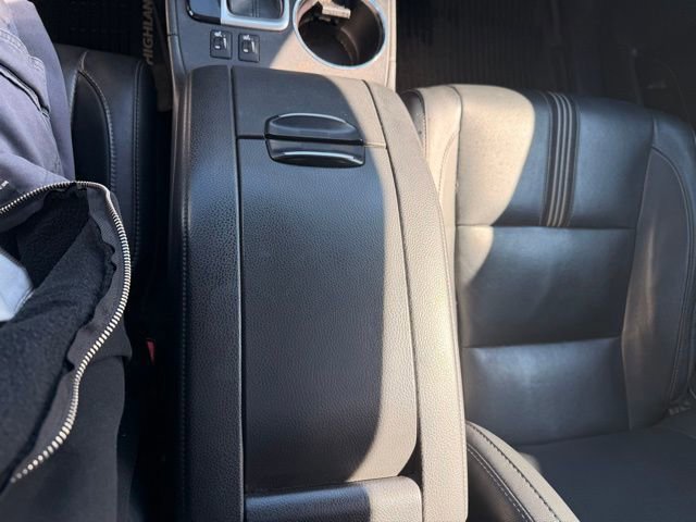 Used 2018 Toyota Highlander SE image 19