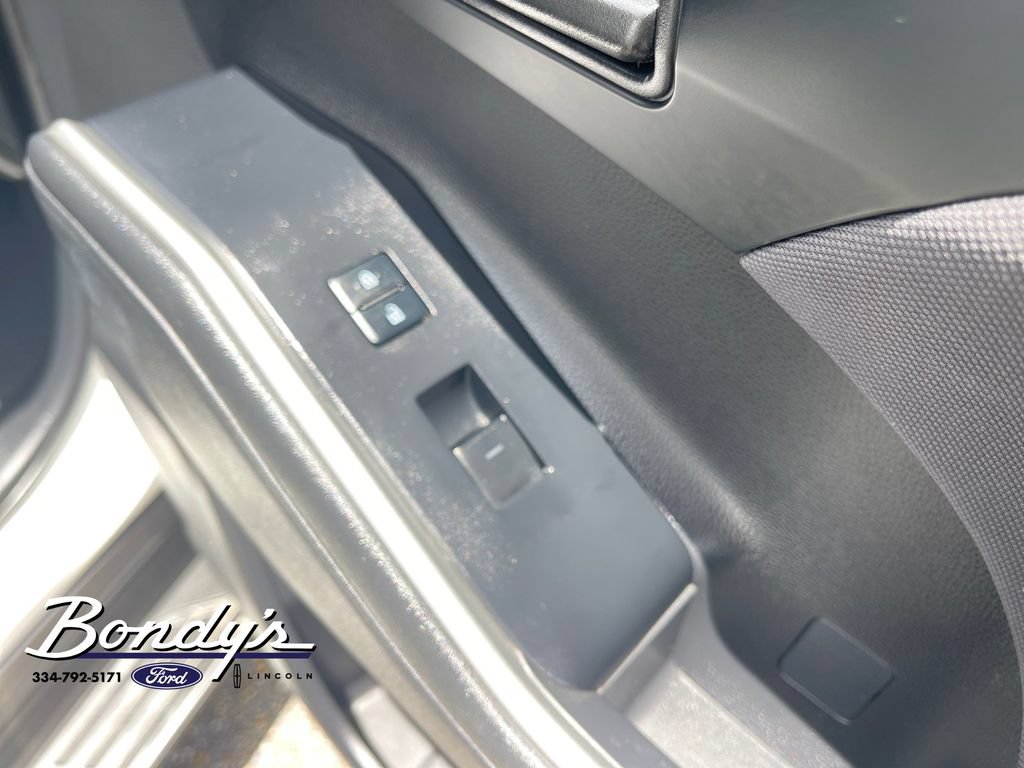Used 2023 Toyota Highlander LE FWD image 19