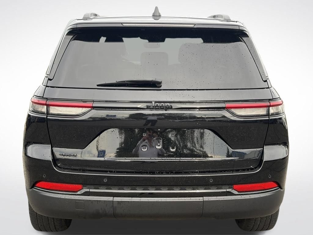 Used 2023 Jeep Grand Cherokee Altitude AWD/4WD image 8