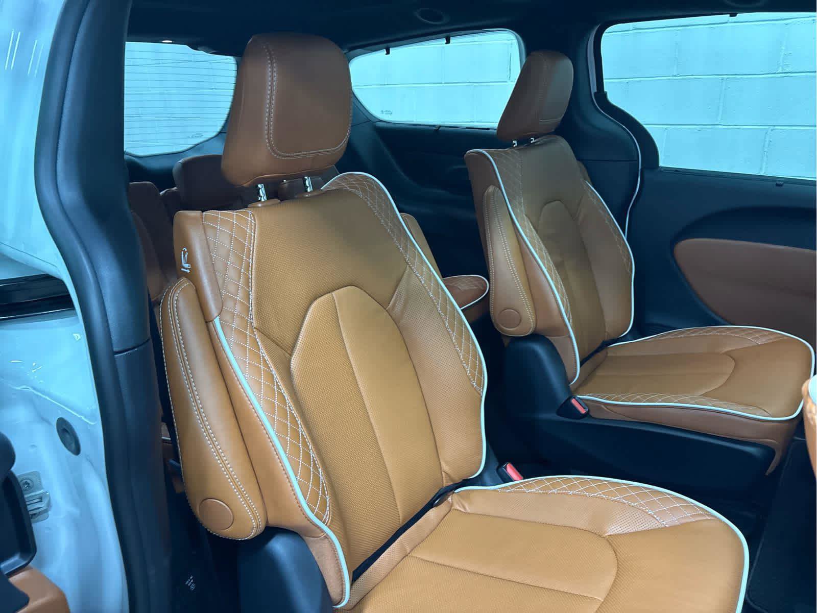 New 2026 Chrysler Pacifica Pinnacle w/ Trailer Tow Group image 27