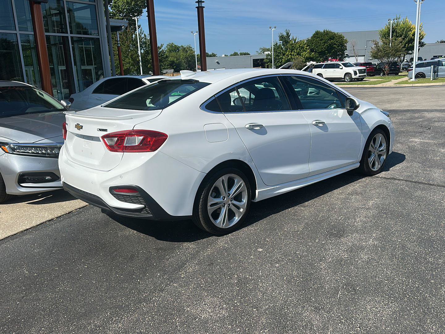 Used 2016 Chevrolet Cruze Premier FWD image 3