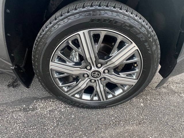 Used 2023 Toyota Sequoia Capstone AWD/4WD image 30
