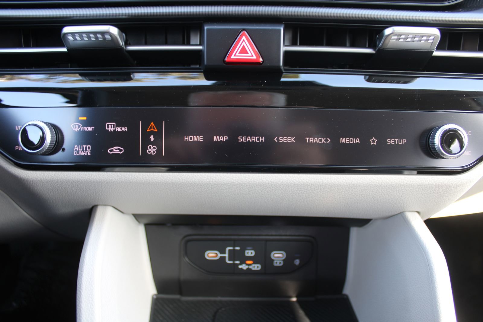 New 2026 Kia Sportage EX w/ EX Panorama Roof Package image 40