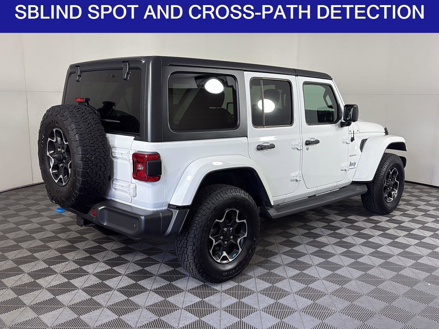 Used 2023 Jeep Wrangler Unlimited Sahara w/ Cold Weather Group AWD/4WD image 5