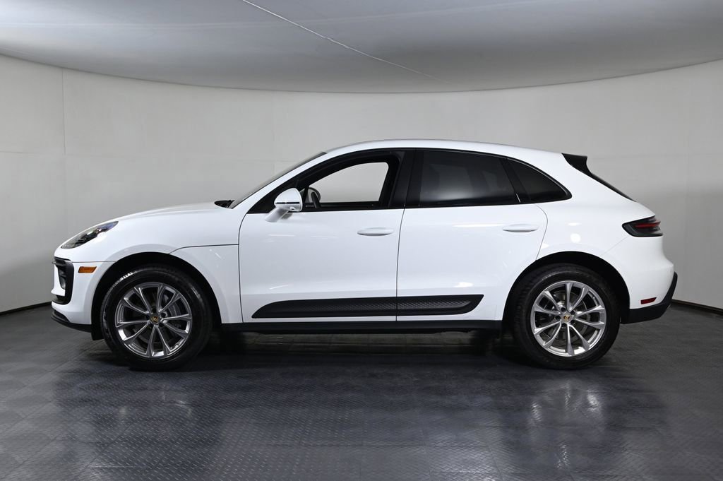 Used 2026 Porsche Macan AWD/4WD image 2