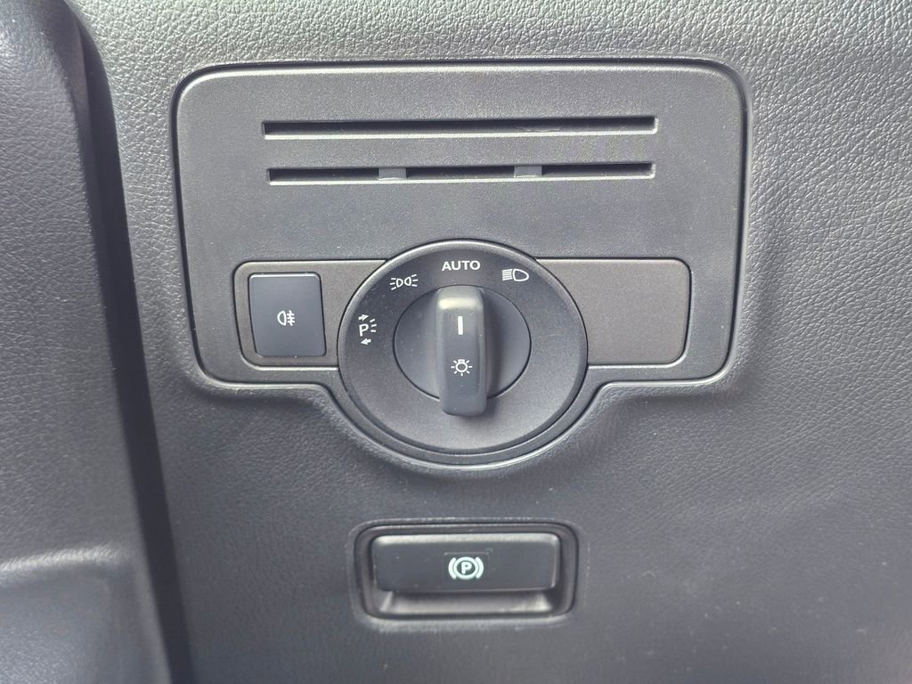Used 2019 Mercedes-Benz Metris Passenger image 31