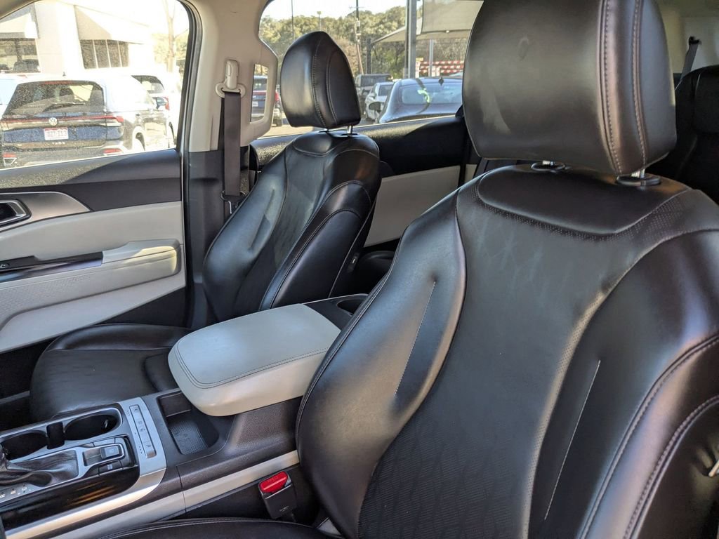 Used 2024 Kia Carnival LX image 14