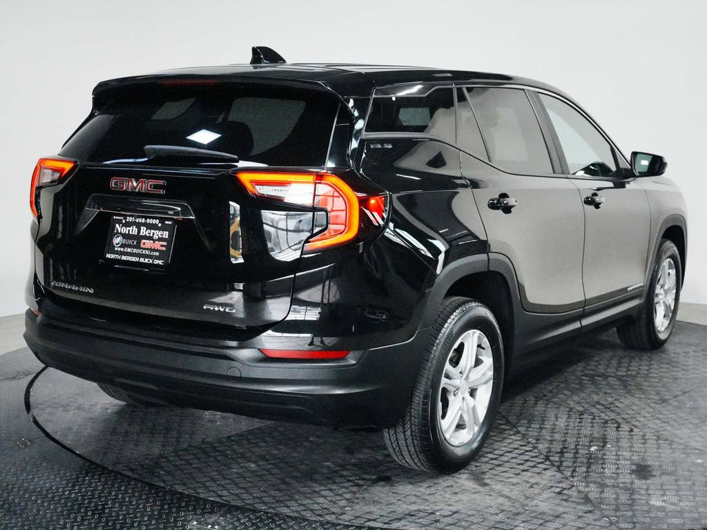 Used 2024 GMC Terrain SLE w/ LPO, Floor Liner Package AWD/4WD image 8