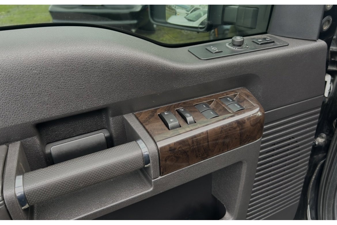 Used 2016 Ford F350 Platinum w/ Platinum Package image 10