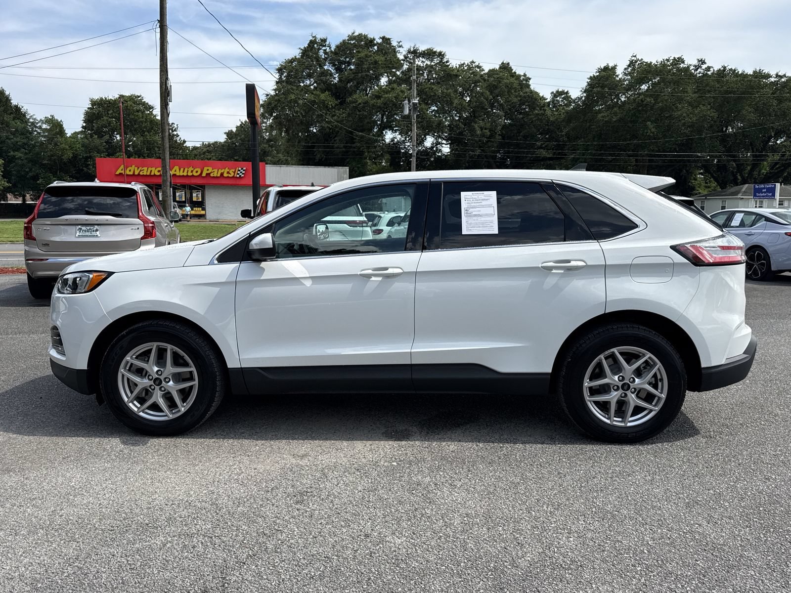 Used 2023 Ford Edge SEL AWD/4WD image 2