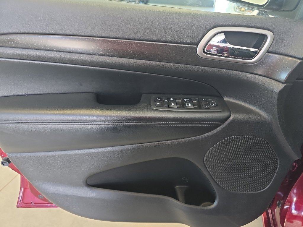 Used 2018 Jeep Grand Cherokee Altitude AWD/4WD image 15