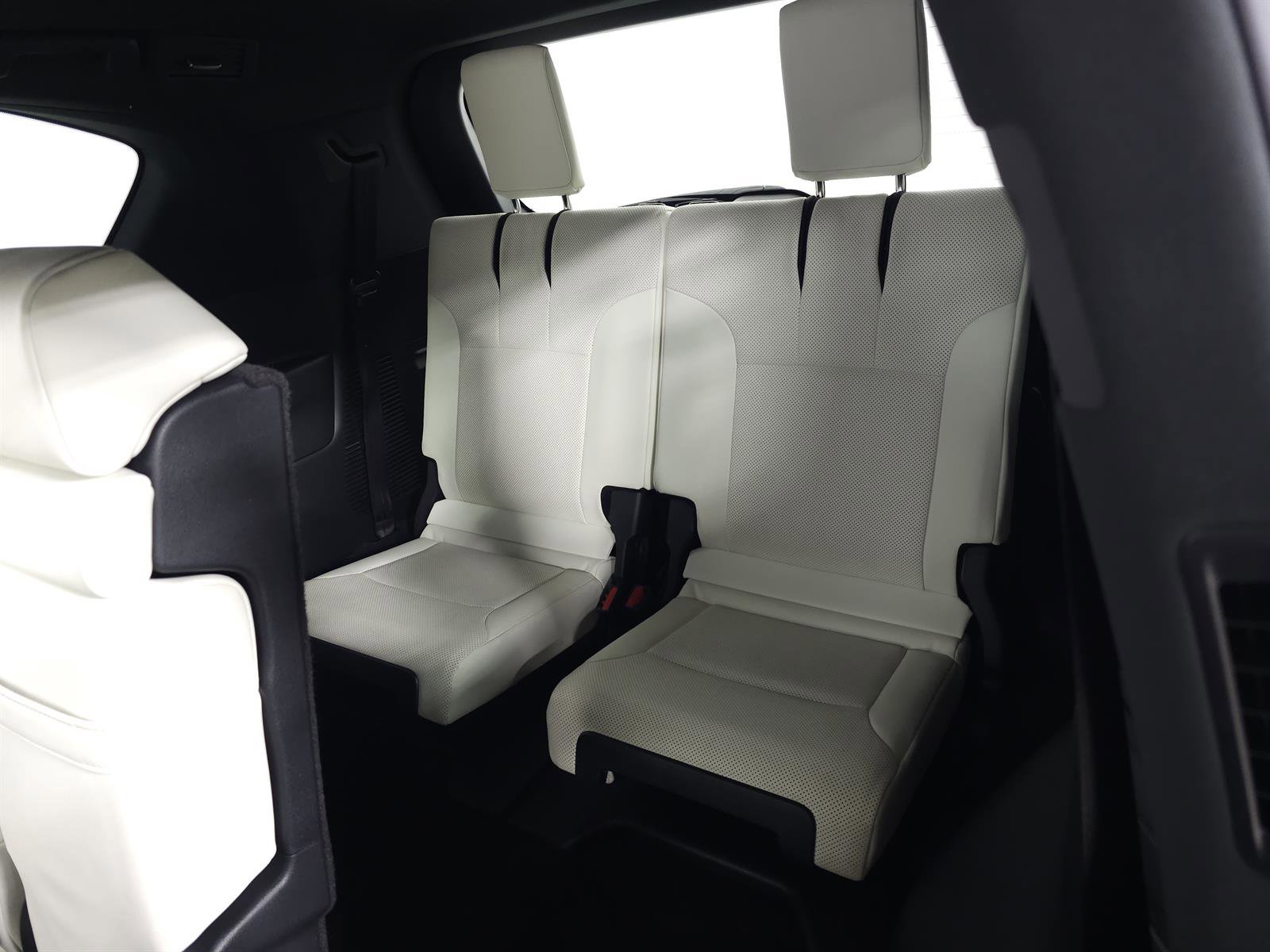 Certified 2024 Lexus LX 600 4WD w/ Appearance Package image 42