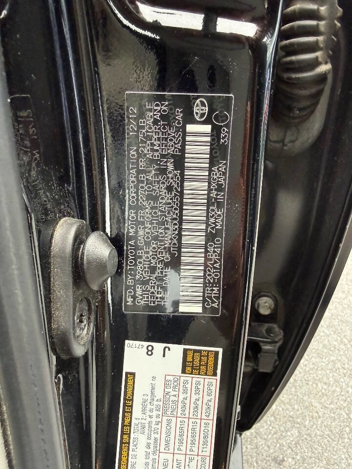 Used 2013 Toyota Prius Four w/ Deluxe Solar Roof Pkg FWD image 27