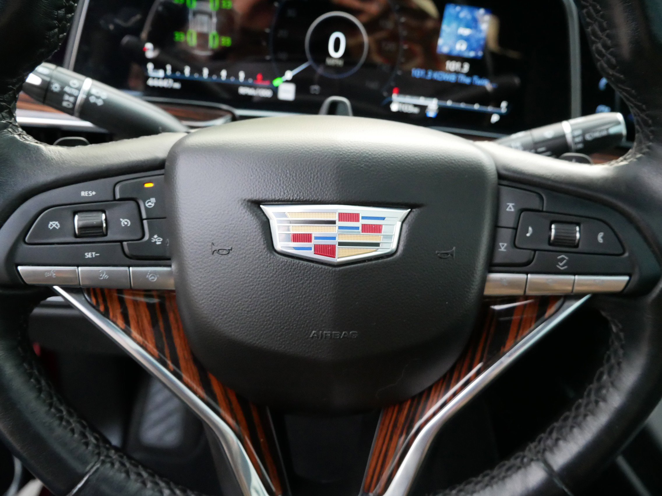 Used 2023 Cadillac Escalade Premium Luxury w/ Performance Package image 18