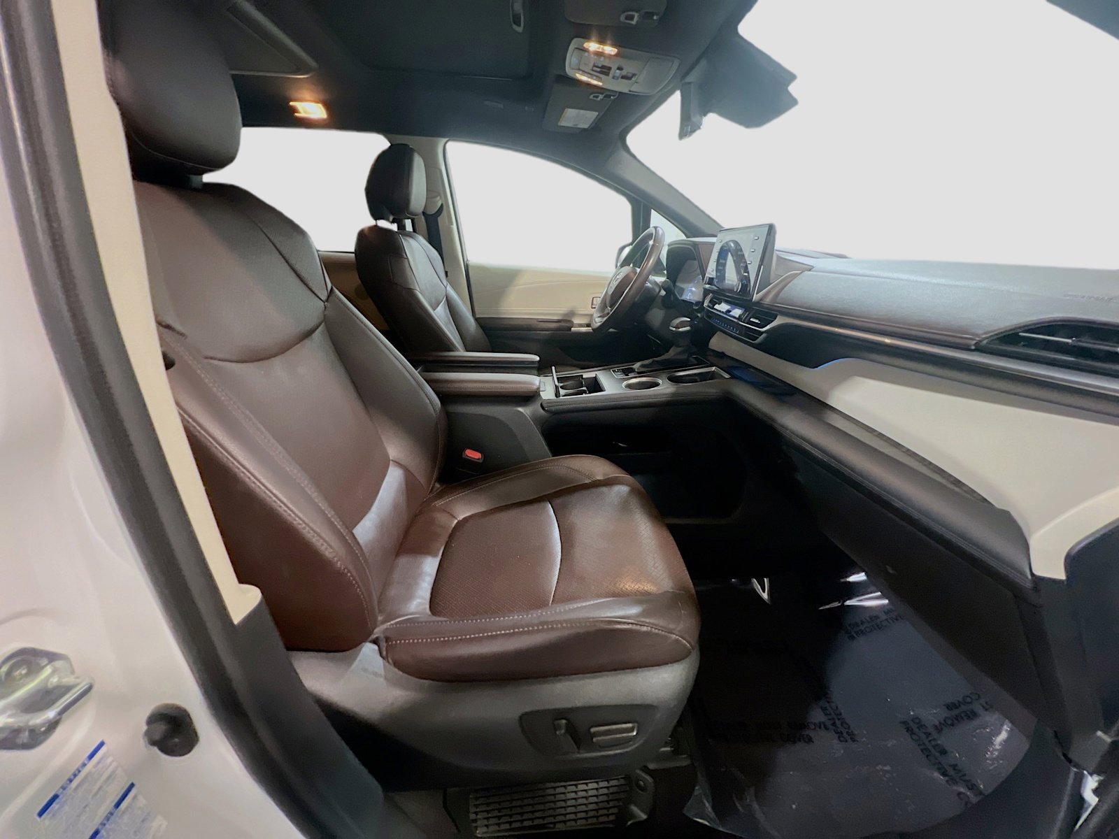 Used 2021 Toyota Sienna Platinum AWD/4WD image 24