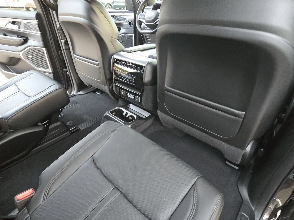 New 2026 Jeep Grand Wagoneer 4WD image 12