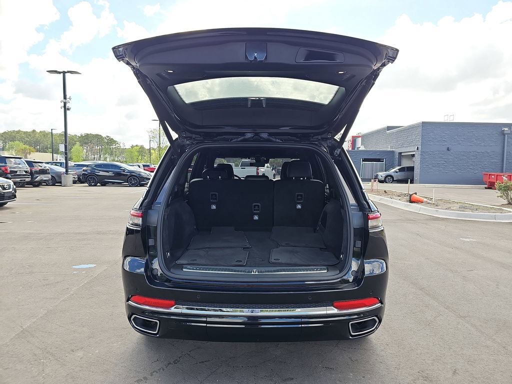 Used 2022 Jeep Grand Cherokee Overland w/ Luxury Tech Group IV image 16