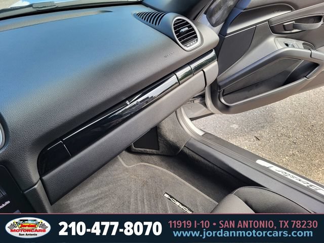 Used 2022 Porsche 718 Boxster RWD image 17