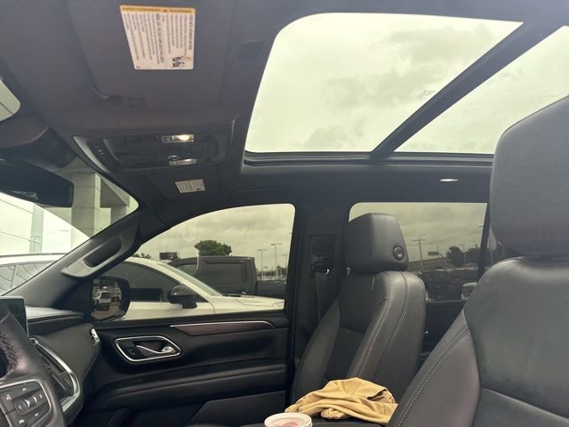 Used 2023 Chevrolet Suburban Z71 w/ Luxury Package AWD/4WD image 7