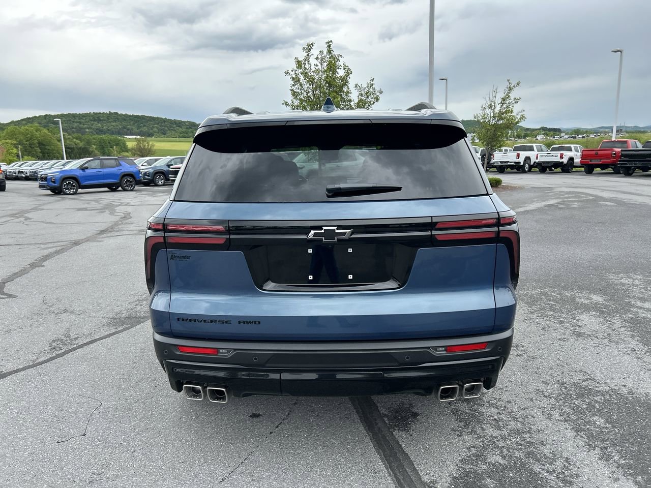 Used 2026 Chevrolet Traverse LT w/ Midnight/Sport Edition AWD/4WD image 6