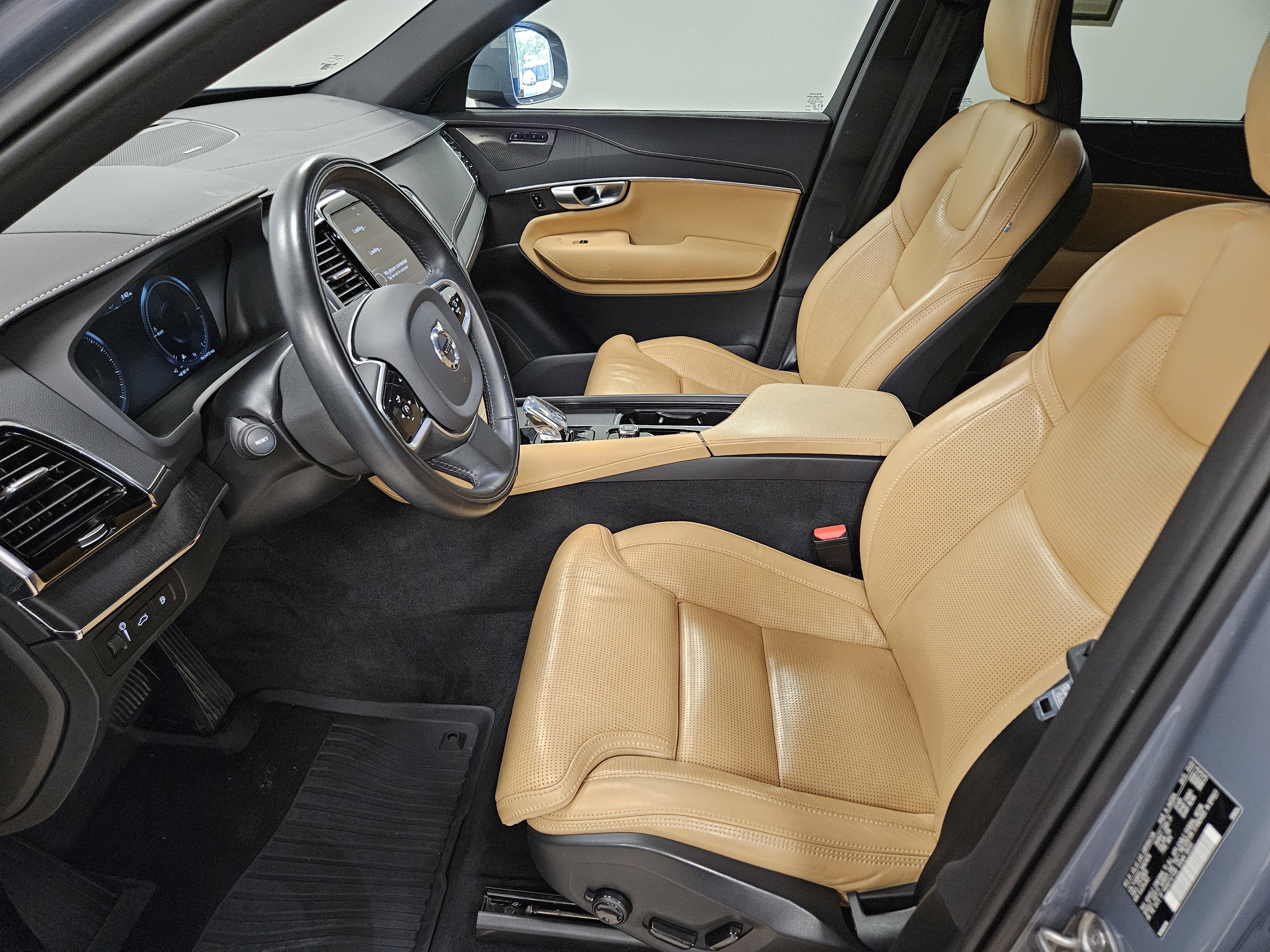 Used 2022 Volvo XC90 T8 Inscription image 9