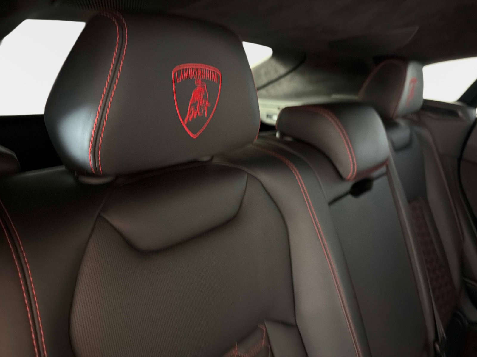 Used 2019 Lamborghini Urus AWD/4WD image 28