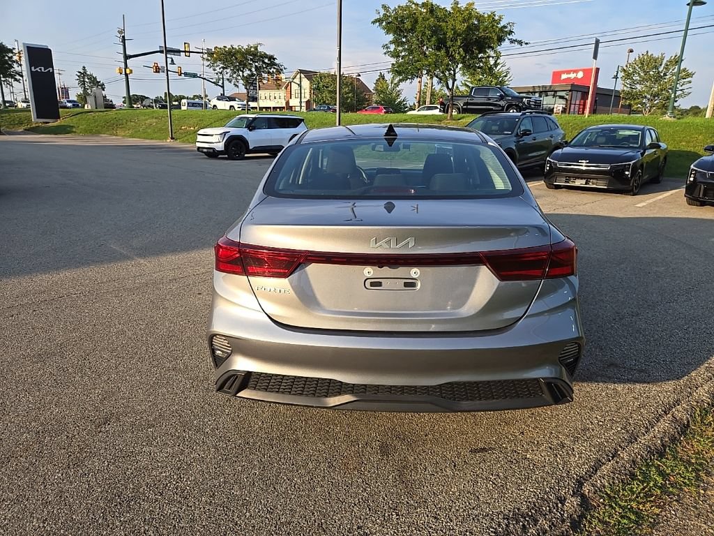 Used 2024 Kia Forte LXS FWD image 4