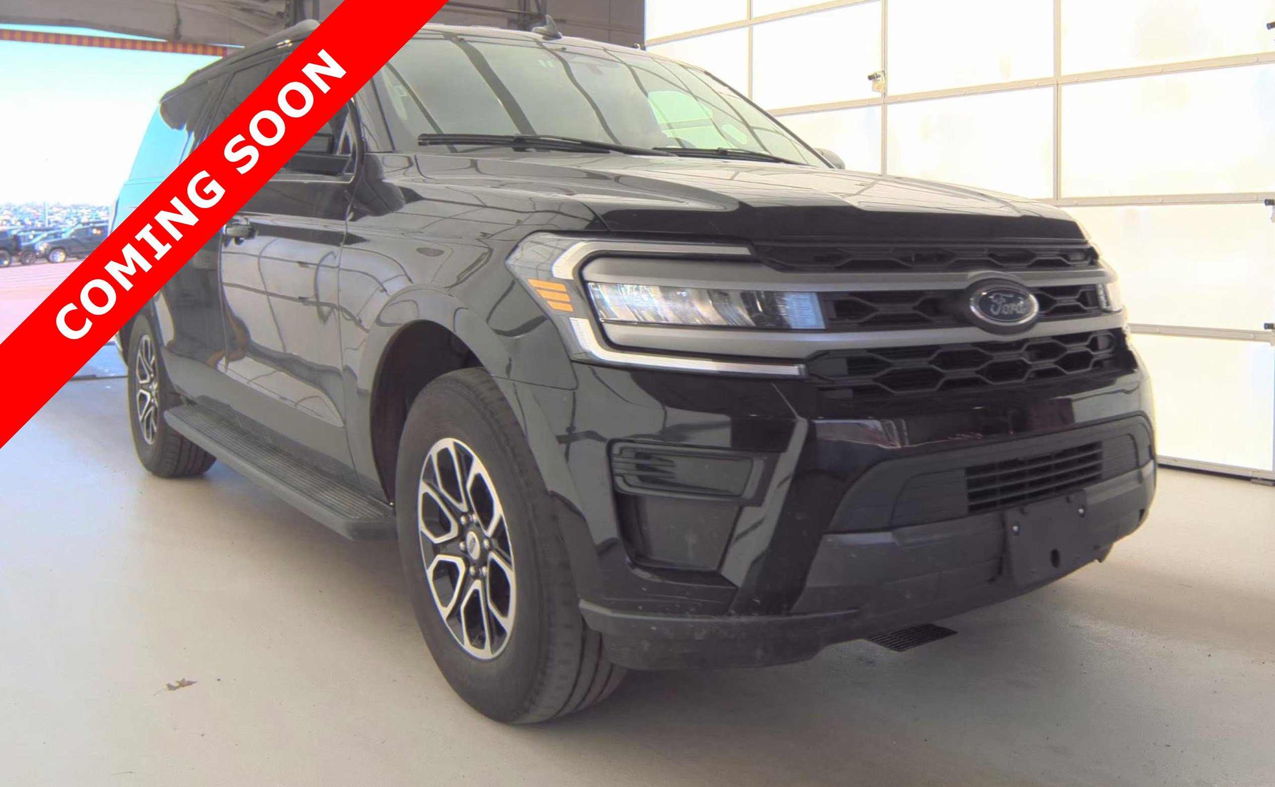 Used 2024 Ford Expedition Max XLT image 3