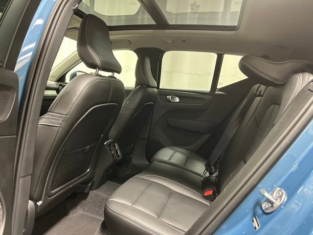 Used 2025 Volvo XC40 B5 Core AWD/4WD image 12
