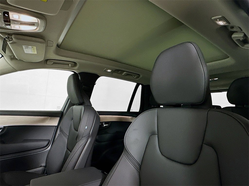 Used 2025 Volvo XC90 B5 Plus w/ Protection Package Premier image 11