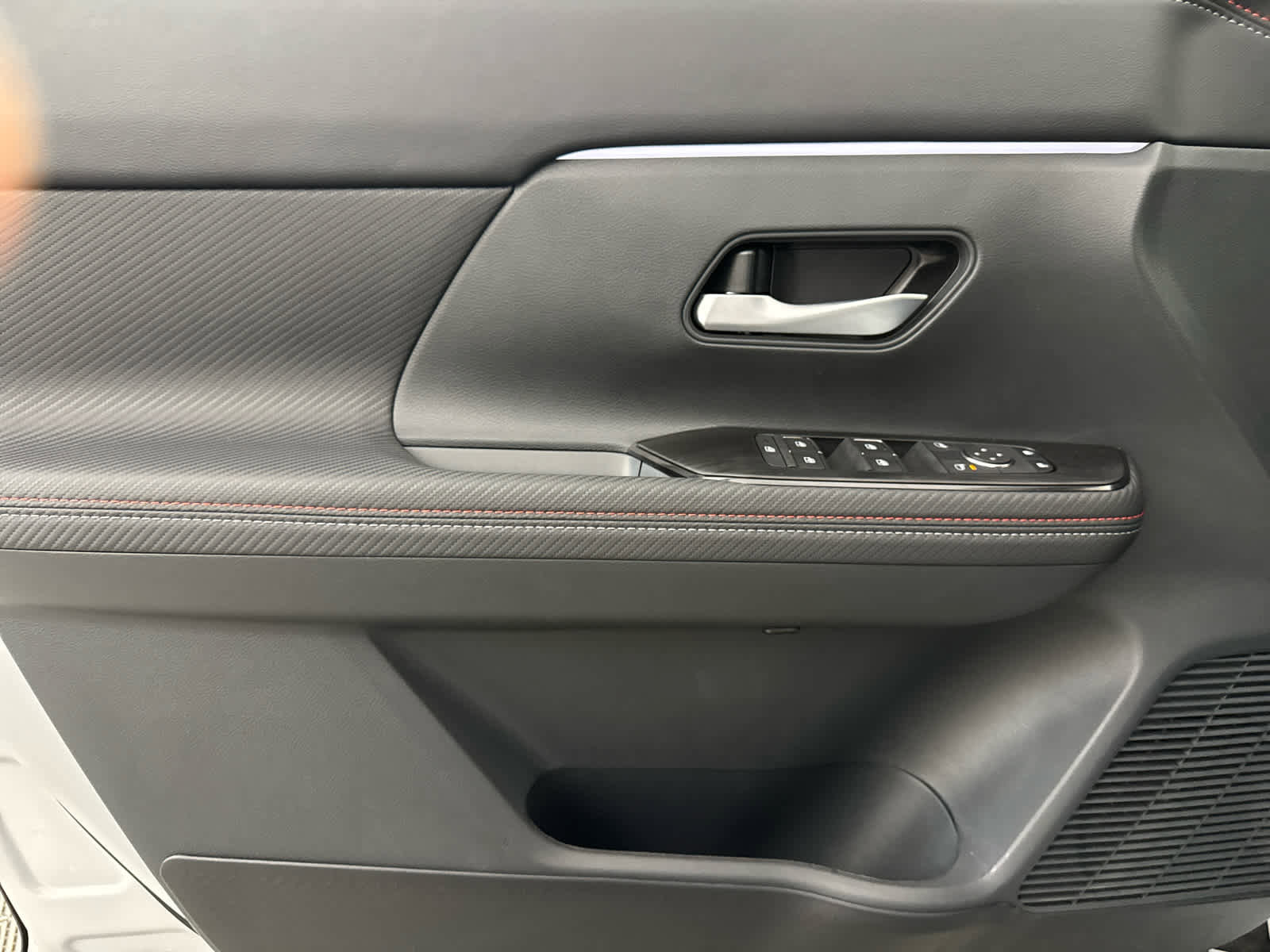 New 2026 Nissan Kicks SR w/ Illumination Package image 14