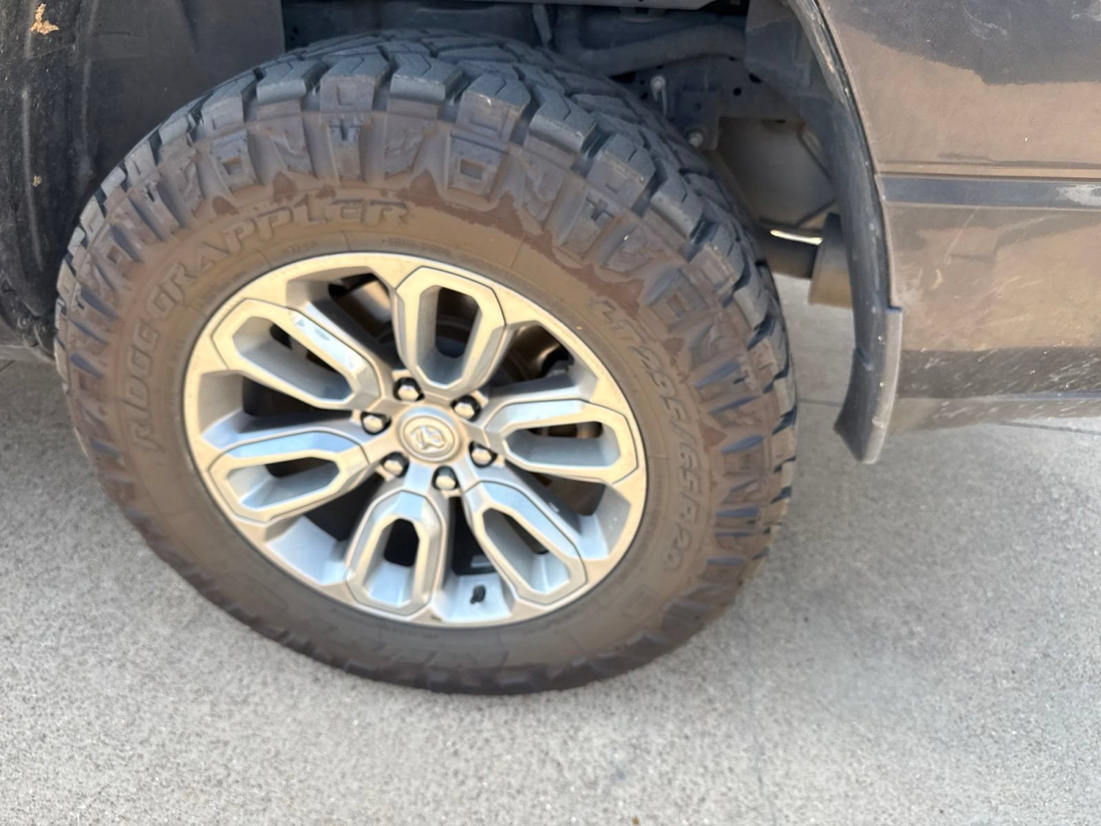 Used 2024 RAM 1500 Laramie AWD/4WD image 12