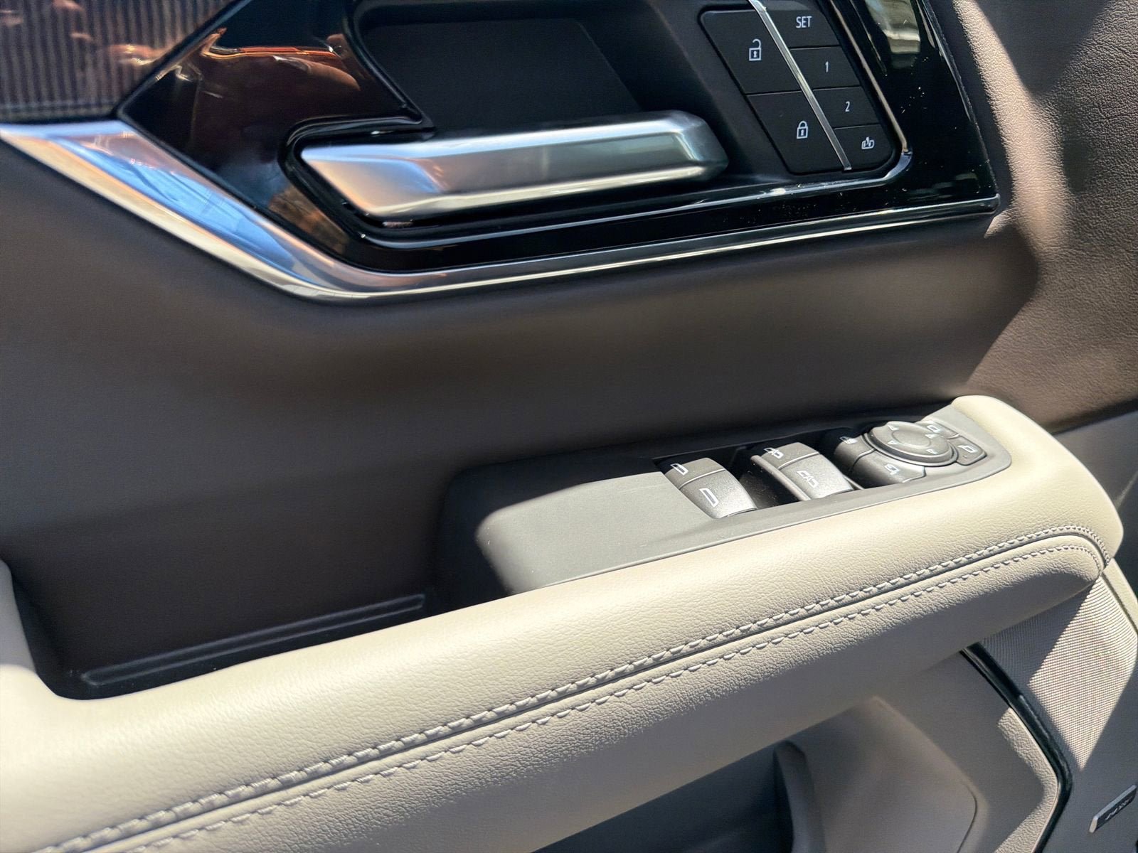 New 2026 GMC Yukon XL Elevation AWD/4WD image 16