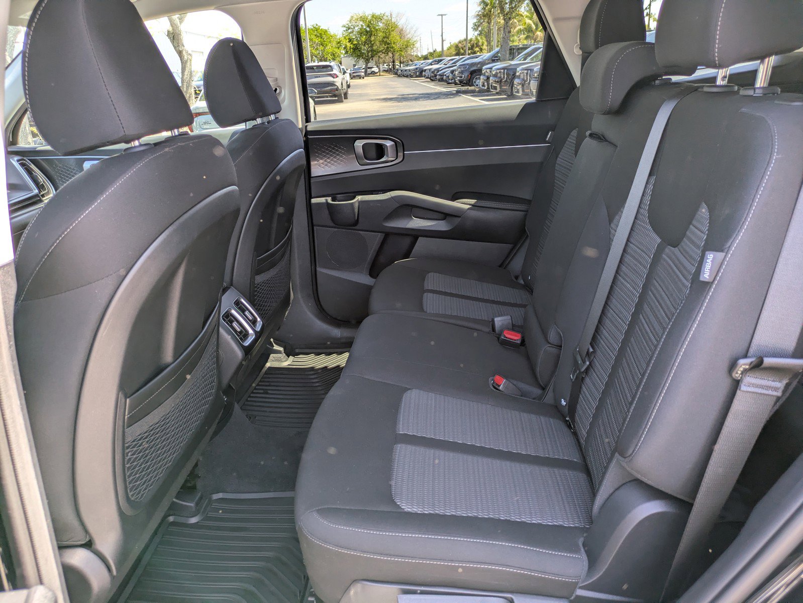 Certified 2025 Kia Sorento LX image 11