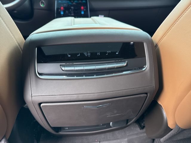 Used 2025 Cadillac Escalade Premium Luxury AWD/4WD image 37