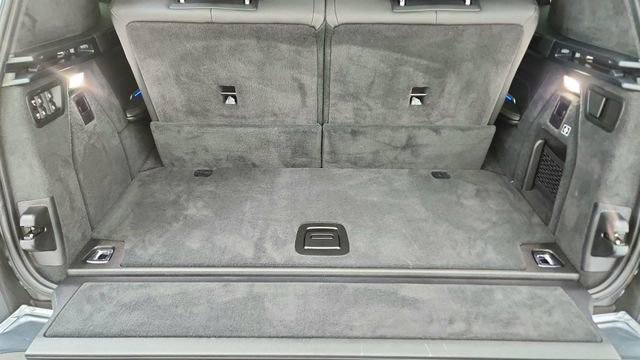 Used 2023 BMW X7 M60i w/ Executive Package image 15