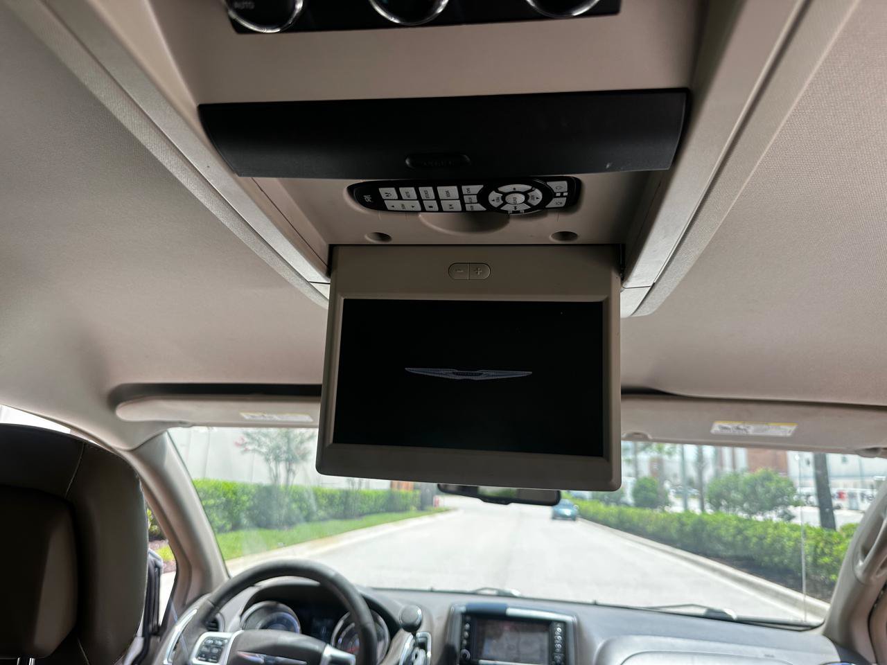 Used 2011 Chrysler Town & Country Limited FWD image 13