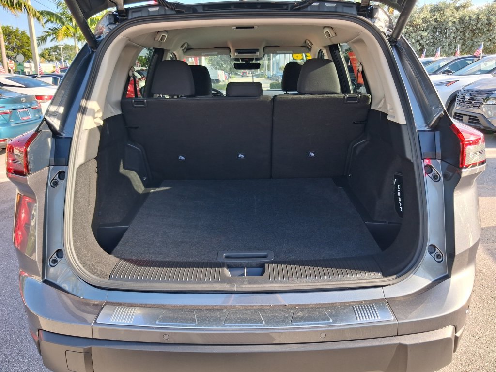 Certified 2026 Nissan Rogue SV FWD image 14