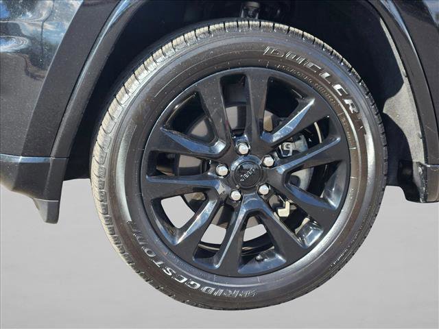 Used 2019 Jeep Grand Cherokee Altitude image 21