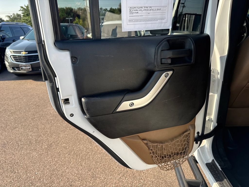 Used 2013 Jeep Wrangler Unlimited Sahara w/ Connectivity Group AWD/4WD image 13