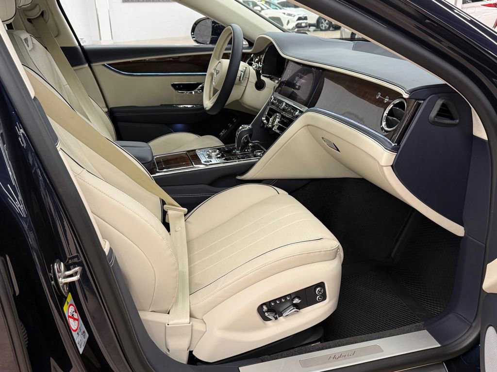 Used 2022 Bentley Flying Spur Plug-In Hybrid image 24