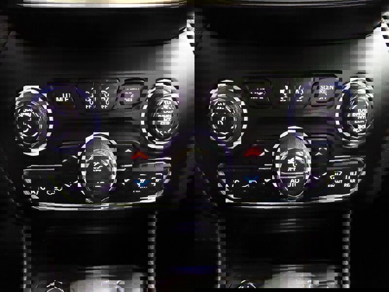 Used 2019 Jeep Cherokee Limited w/ Luxury Group image 16